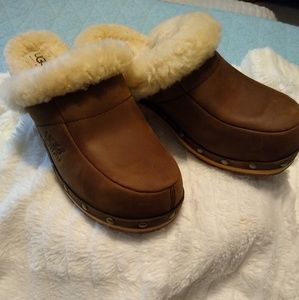 Ugg clog